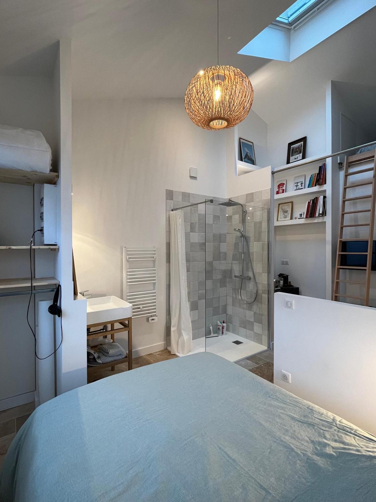 Loft Avec Terrasse Et Jardin Apartment อองกูแลม ภายนอก รูปภาพ
