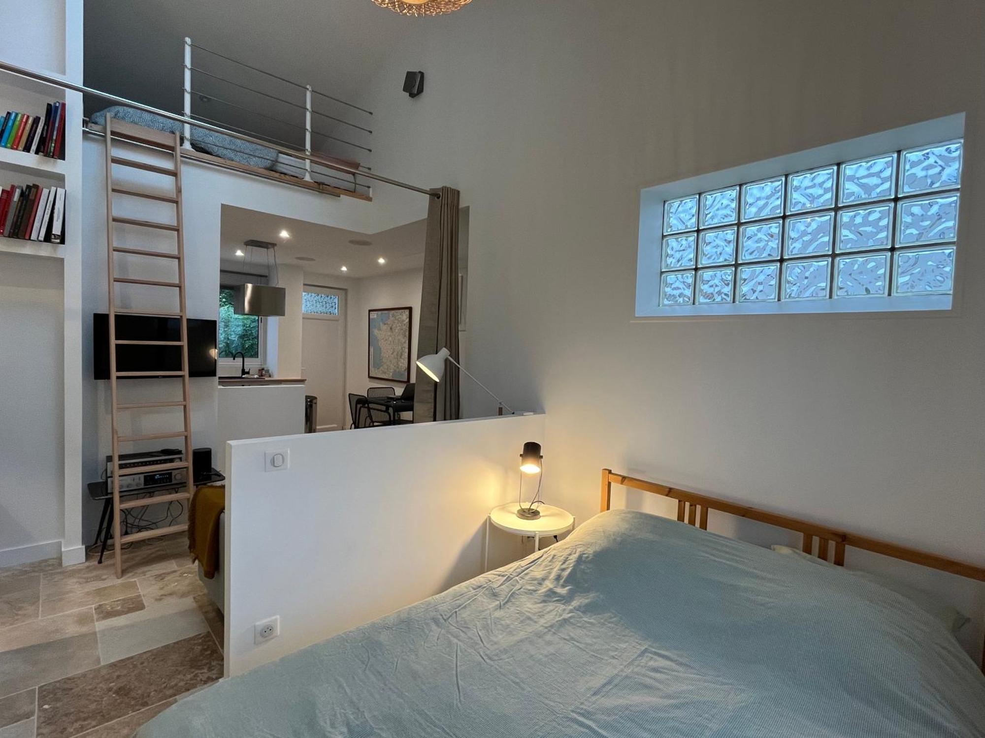 Loft Avec Terrasse Et Jardin Apartment อองกูแลม ภายนอก รูปภาพ