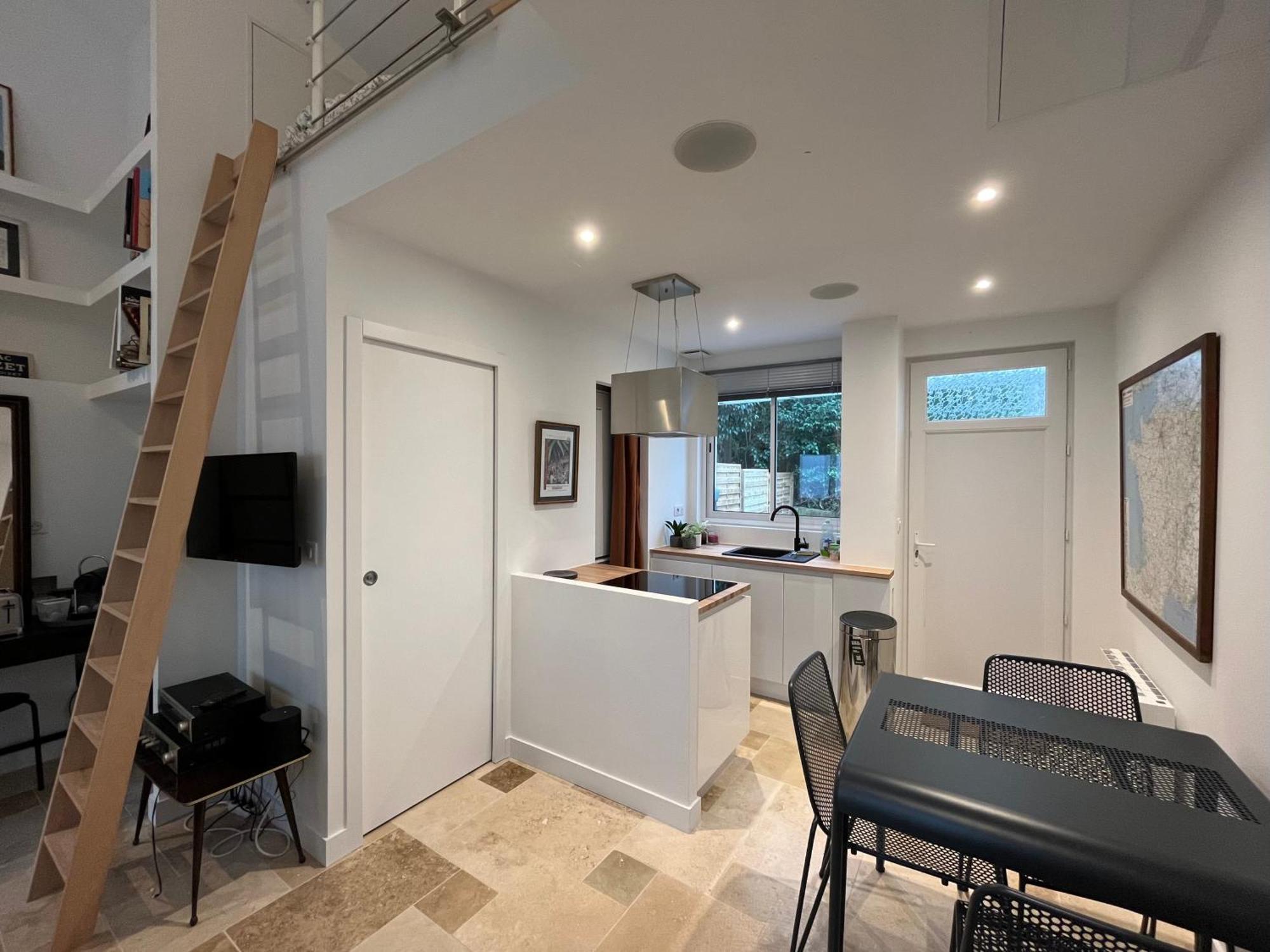 Loft Avec Terrasse Et Jardin Apartment อองกูแลม ภายนอก รูปภาพ